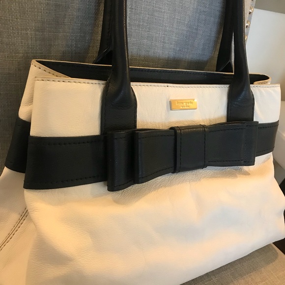 EUC Kate Spade White and midnight blue bow purse - Picture 2 of 8